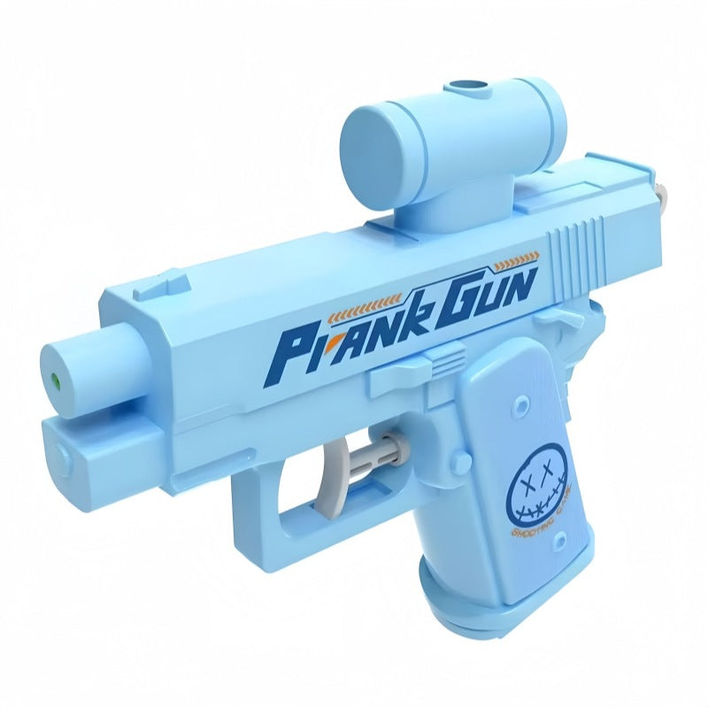 Scherzo con pistola ad acqua per bambini che giocano su entrambi i lati, scherzo con spruzzo d'acqua per bambini